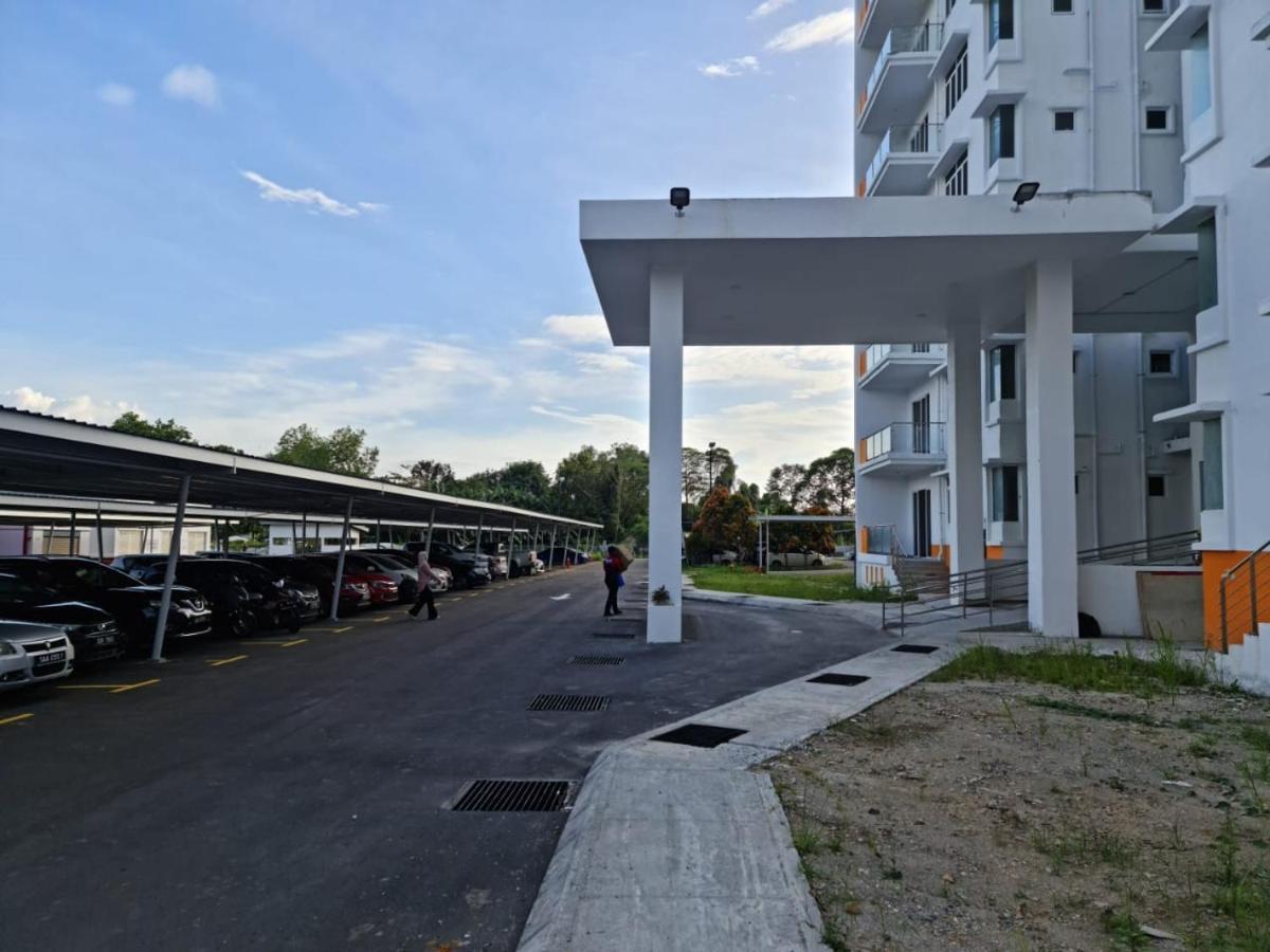 Rhr Deluxe Guesthouse Kinarut Papar Sabah - Pool View Exterior foto